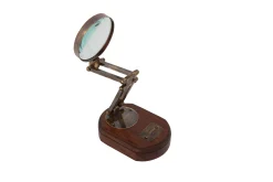 Derick, Loupe, A Pied