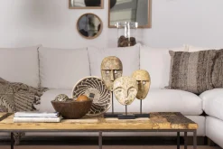 Olina, Masque, A Pied