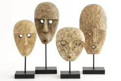 Olina, Masque, A Pied